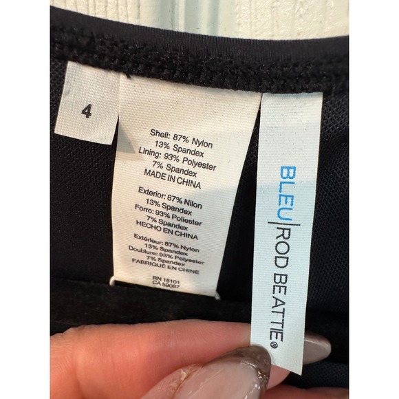 Bleu Rod Beattie Black V-Neck Cap Sleeve One Piece Swimsuit  NWT‎ SIZE 4 (A) - Picture 3 of 8